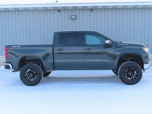 Used 2025 Chevrolet Silverado 1500 LT AWD/4WD image 8