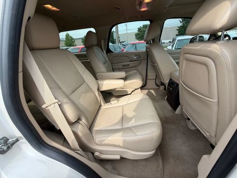 Used 2013 Cadillac Escalade Luxury AWD/4WD image 34