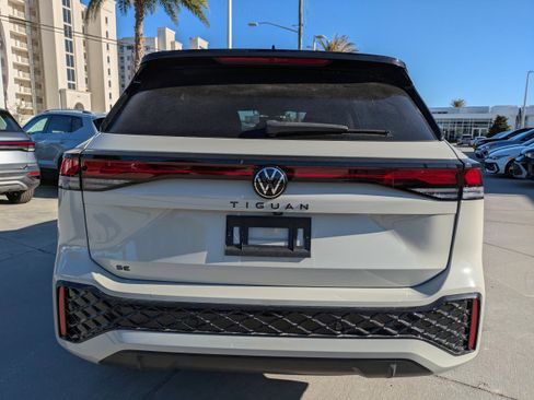 New 2026 Volkswagen Tiguan SE R-Line FWD image 5