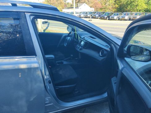 Used 2016 Toyota RAV4 LE image 16