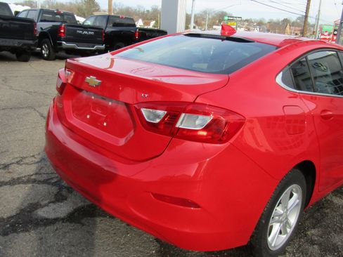Used 2017 Chevrolet Cruze LT image 6