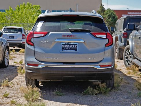 Used 2024 GMC Terrain SLT image 10
