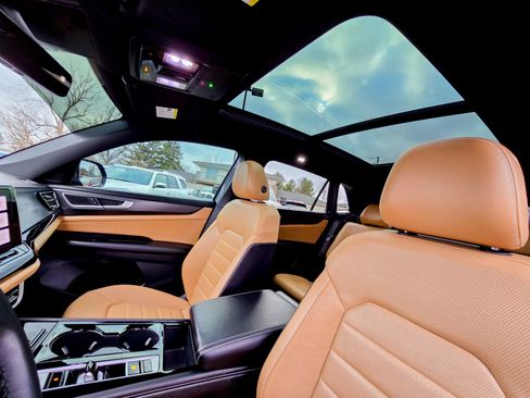 Used 2024 Volkswagen Atlas Cross Sport SEL R-Line image 9