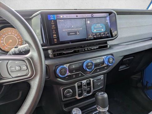 Used 2025 Jeep Wrangler Sport image 12