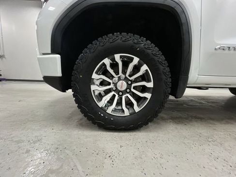Certified 2023 GMC Sierra 1500 AT4 image 32