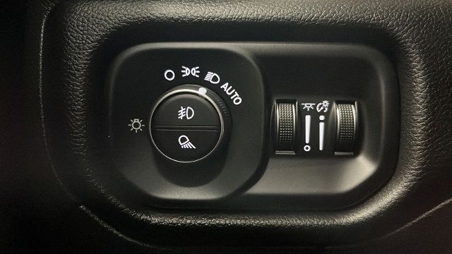 Used 2025 RAM 1500 Big Horn AWD/4WD image 34