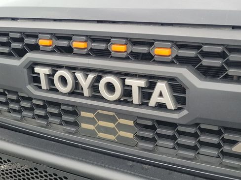 Used 2019 Toyota Tacoma SR5 RWD image 27