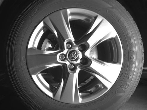 Used 2025 Toyota RAV4 XLE AWD/4WD image 9