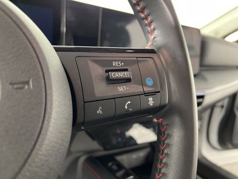 Used 2025 Nissan Kicks SR FWD image 18