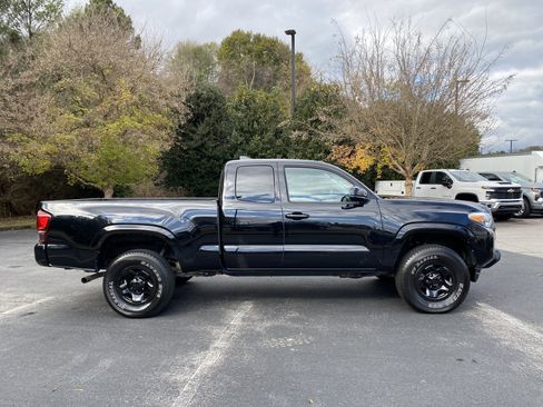 Used 2021 Toyota Tacoma SR w/ SR Convenience Package image 10