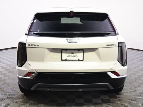 Certified 2025 Cadillac Optiq Luxury 2 w/ LPO, Floor Liner Package AWD/4WD image 5