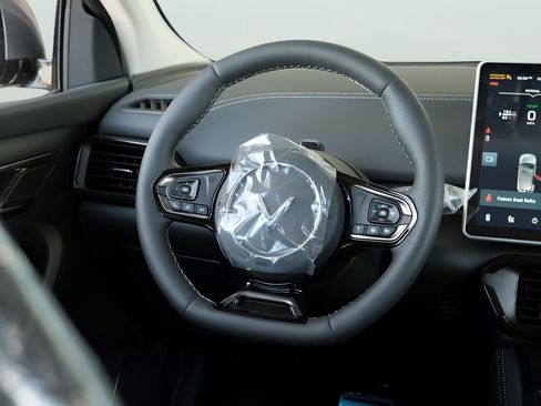 New 2025 VinFast VF 8 Eco AWD/4WD image 8