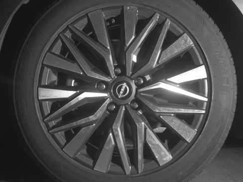 Used 2025 Nissan Altima 2.5 SV image 12