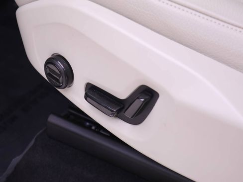 Certified 2025 Volvo XC90 T8 Plus w/ Protection Package Premier AWD/4WD image 19