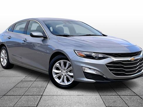 Used 2025 Chevrolet Malibu LT image 2