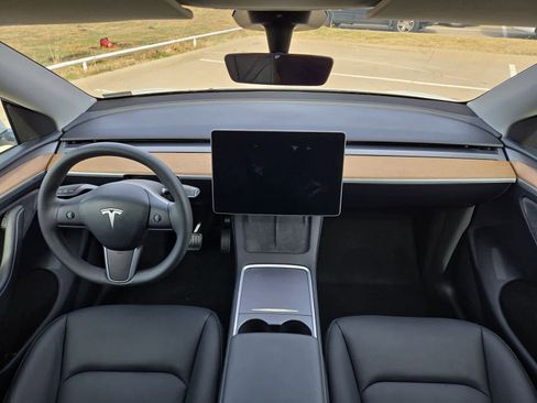 Used 2024 Tesla Model Y Long Range image 13