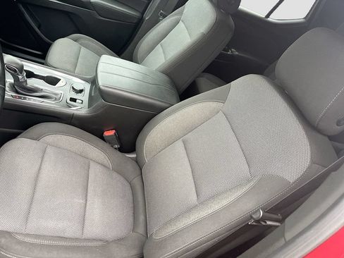 Used 2023 Chevrolet Traverse LT FWD image 18