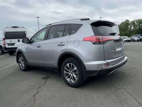 Used 2018 Toyota RAV4 XLE w/ Convenience Package AWD/4WD image 6