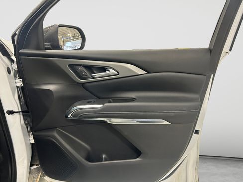 Used 2025 Chevrolet Traverse LT w/ Midnight/Sport Edition FWD image 18