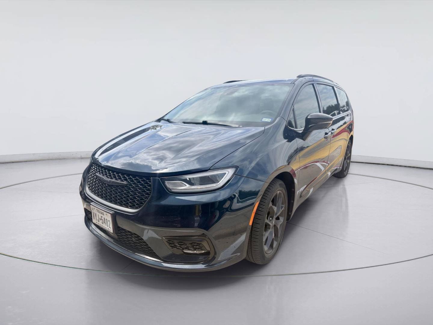 Used 2024 Chrysler Pacifica Limited w/ S Appearance Package FWD image 7