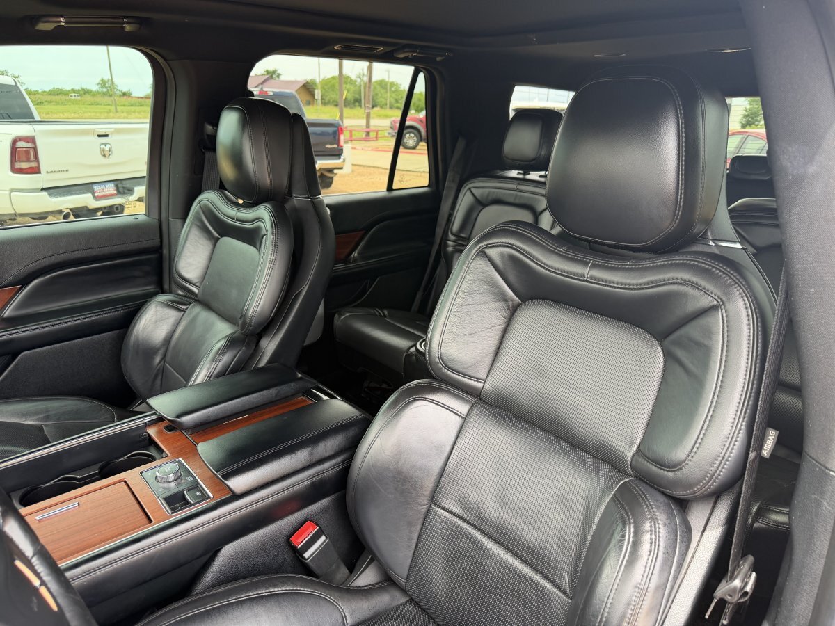 Used 2020 Lincoln Navigator Reserve w/ Equipment Group 208A Reserve AWD/4WD image 18