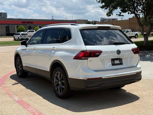 Used 2023 Volkswagen Tiguan SE w/ Panoramic Sunroof Package FWD image 4