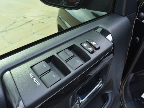 Used 2021 Toyota 4Runner Venture w/ Moonroof Package AWD/4WD image 11