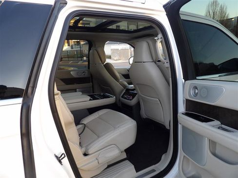 Used 2019 Lincoln Navigator L Reserve image 12