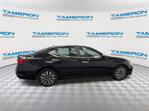Used 2024 Nissan Altima 2.5 SV FWD image 6