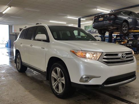 Used 2012 Toyota Highlander Limited w/ Tow Pkg image 4