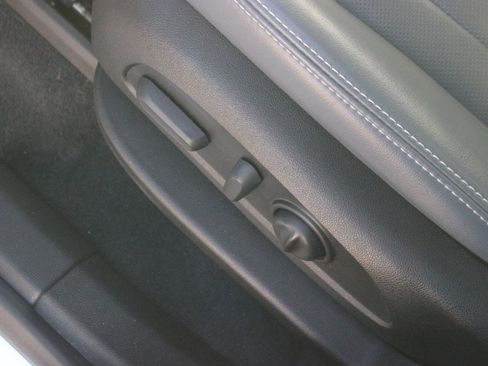 Used 2023 Buick Enclave Essence image 17