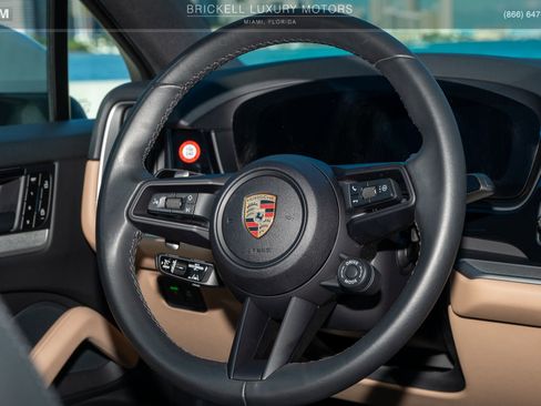 Used 2024 Porsche Cayenne S image 23
