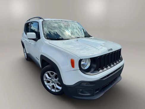 Used 2018 Jeep Renegade Latitude FWD image 2