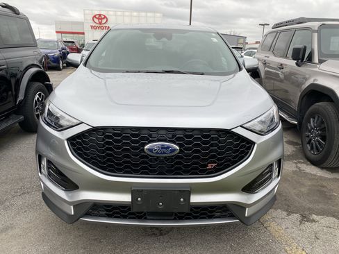 Used 2022 Ford Edge ST image 3