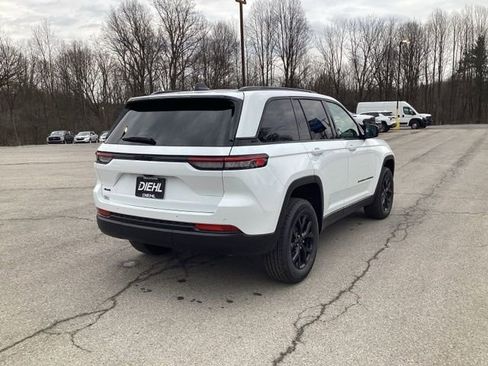 New 2025 Jeep Grand Cherokee Altitude image 7
