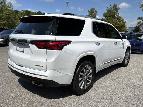 Used 2023 Chevrolet Traverse Premier FWD image 3