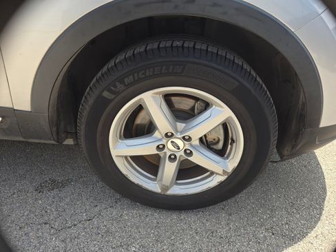 Used 2019 Ford Explorer XLT w/ Equipment Group 202A FWD image 28