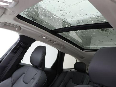 Used 2025 Volvo XC60 B5 Core image 18