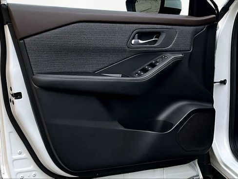 Used 2023 Nissan Rogue SV FWD image 22