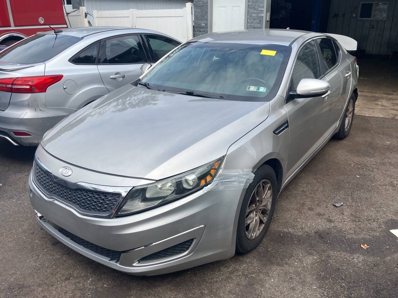 Used 2011 Kia Optima LX w/ Convenience Pkg FWD image 2
