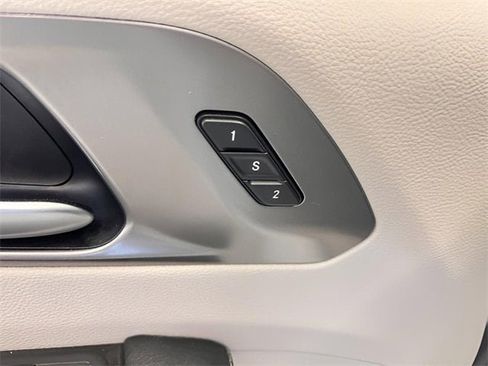 Used 2019 Chrysler Pacifica Limited image 14