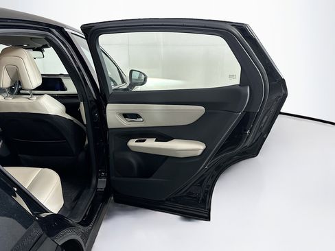 Used 2024 Nissan Ariya FWD image 30