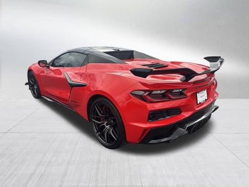 Used 2023 Chevrolet Corvette Z06 w/ Z07 Performance Package image 8