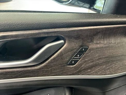Certified 2022 Jeep Grand Cherokee Limited AWD/4WD image 9