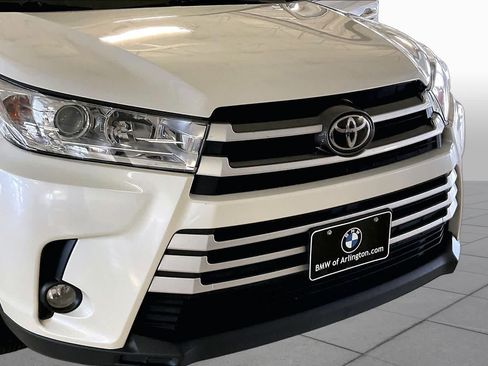Used 2019 Toyota Highlander XLE FWD image 30