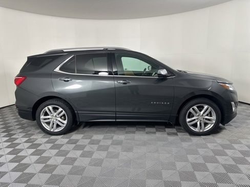 Used 2018 Chevrolet Equinox Premier image 2