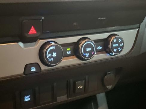 Used 2021 Toyota Tacoma SR w/ SR Convenience Package image 21