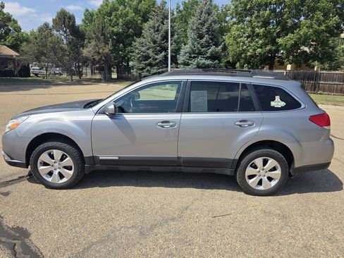 Used 2011 Subaru Outback 3.6R Limited AWD/4WD image 2