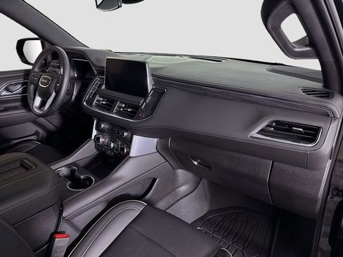 Used 2024 GMC Yukon SLT w/ SLT Luxury Package image 29