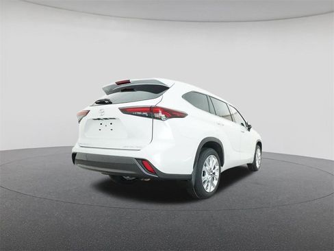 New 2026 Toyota Highlander Limited image 24